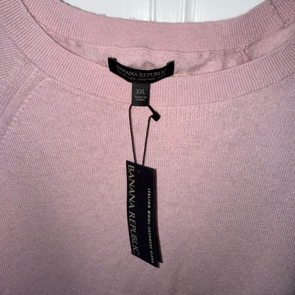 Banana Republic Soft Pink Wool Cashmere Blend Crew Neck Sweater - Picture 2 of 3